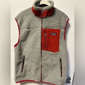 Men’s Patagonia Classic Retro-X Fleece Vest, size Medium, color gray and red.